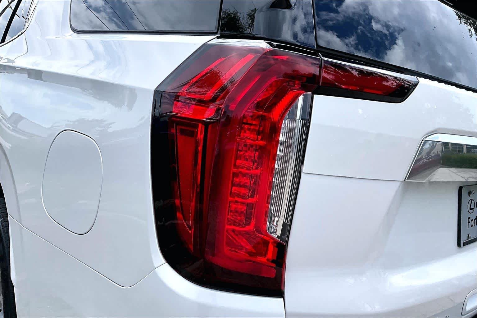 Used 2023 White Frost Tricoat GMC Denali image 29