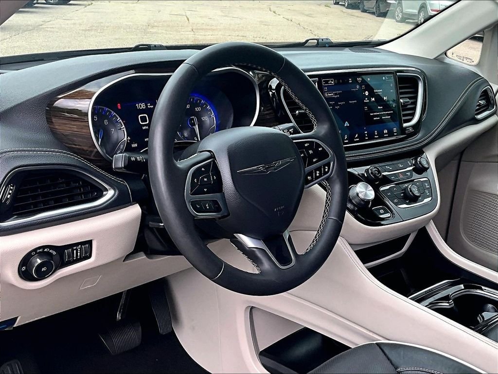 Used 2023 Black Chrysler Limited image 8