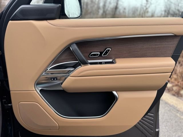 New 2026 Charente Grey Land Rover SE image 18