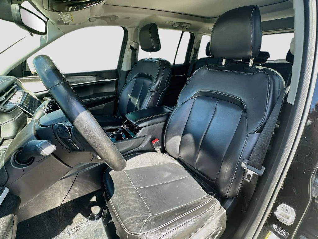 Used 2022 Black Jeep Limited image 23