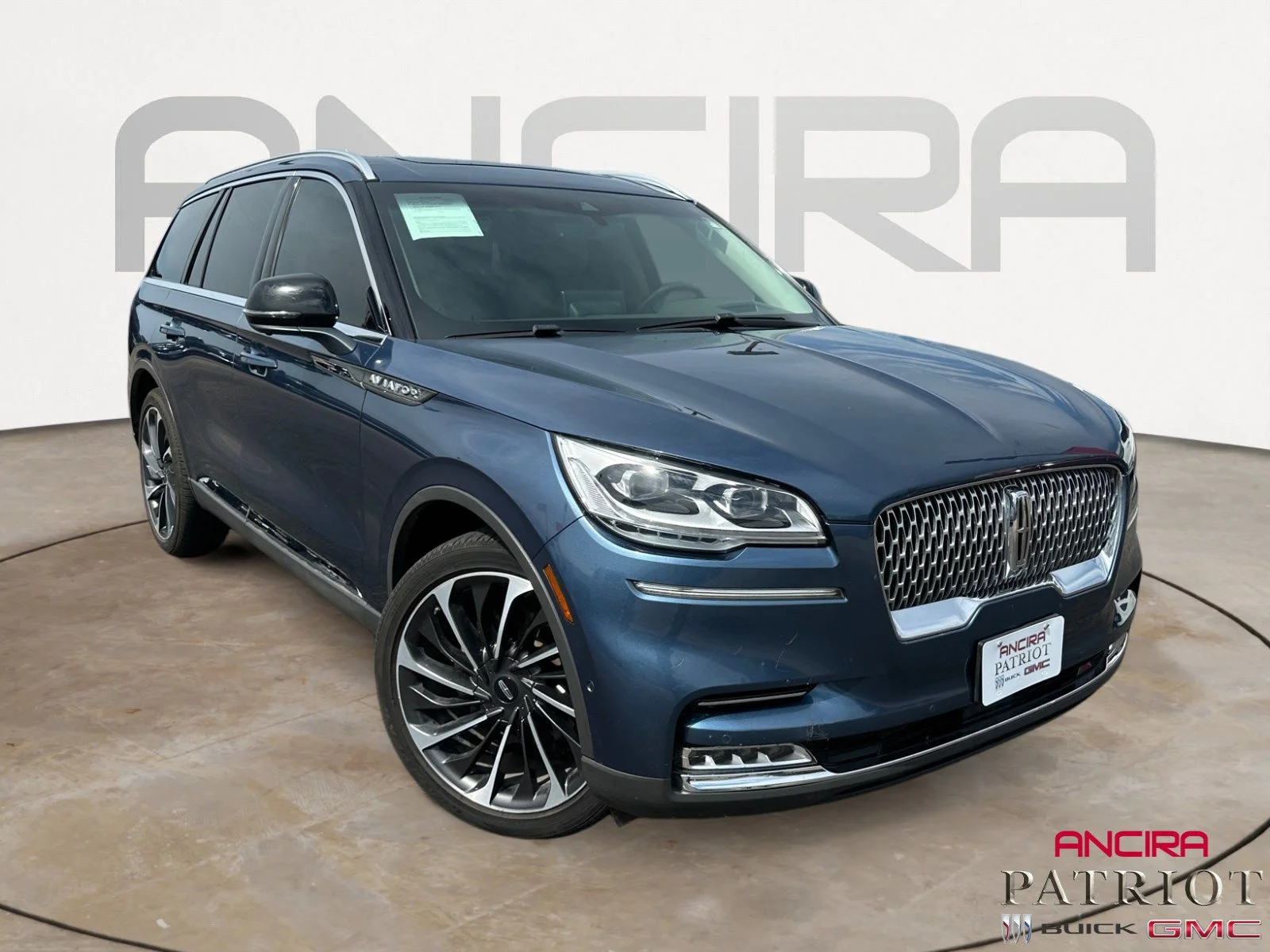 Used 2020 Blue Diamond Metallic Lincoln Reserve image 1