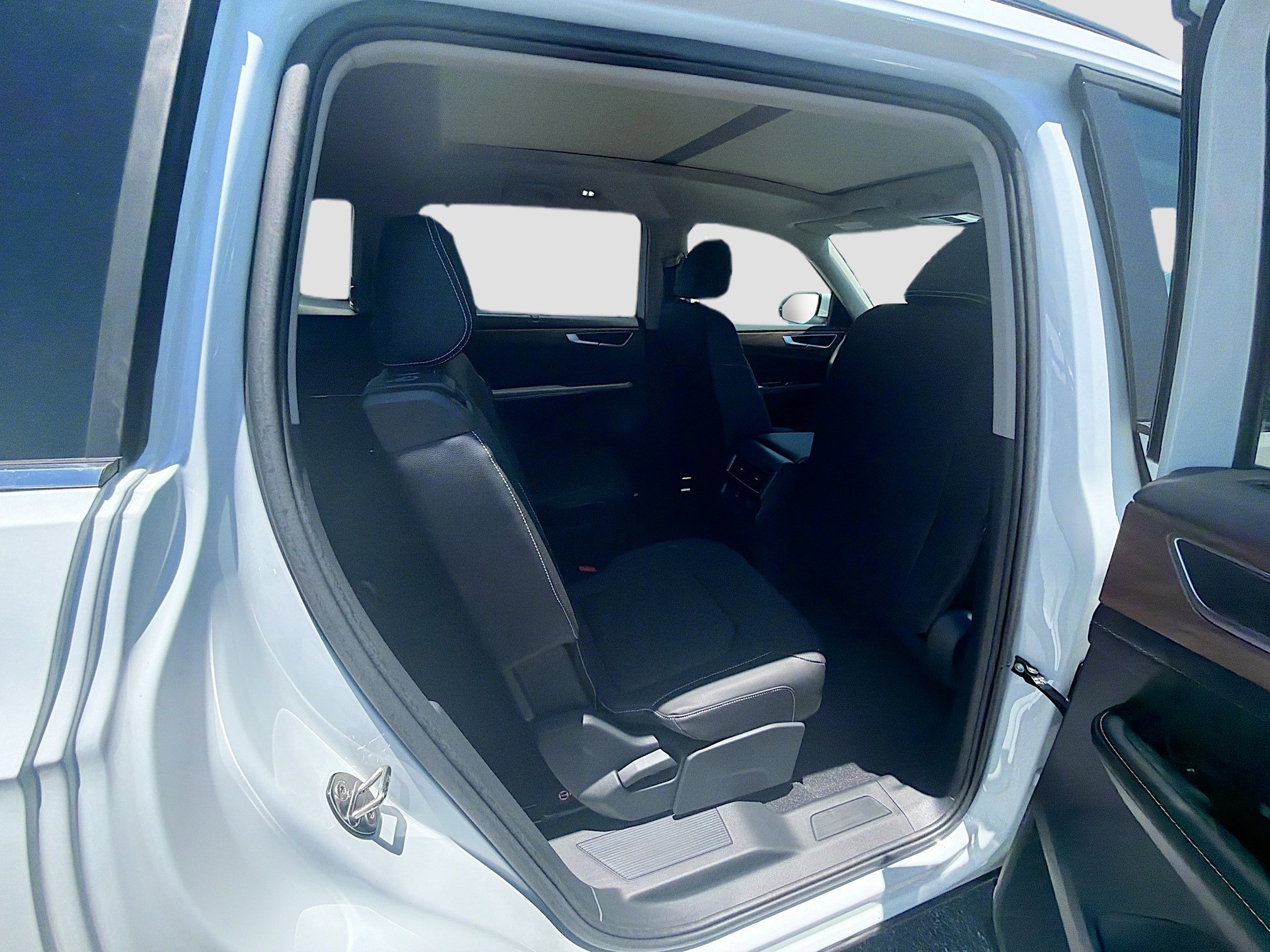 New 2026 White Pearl Volkswagen 2.0T SE w/Technology image 22