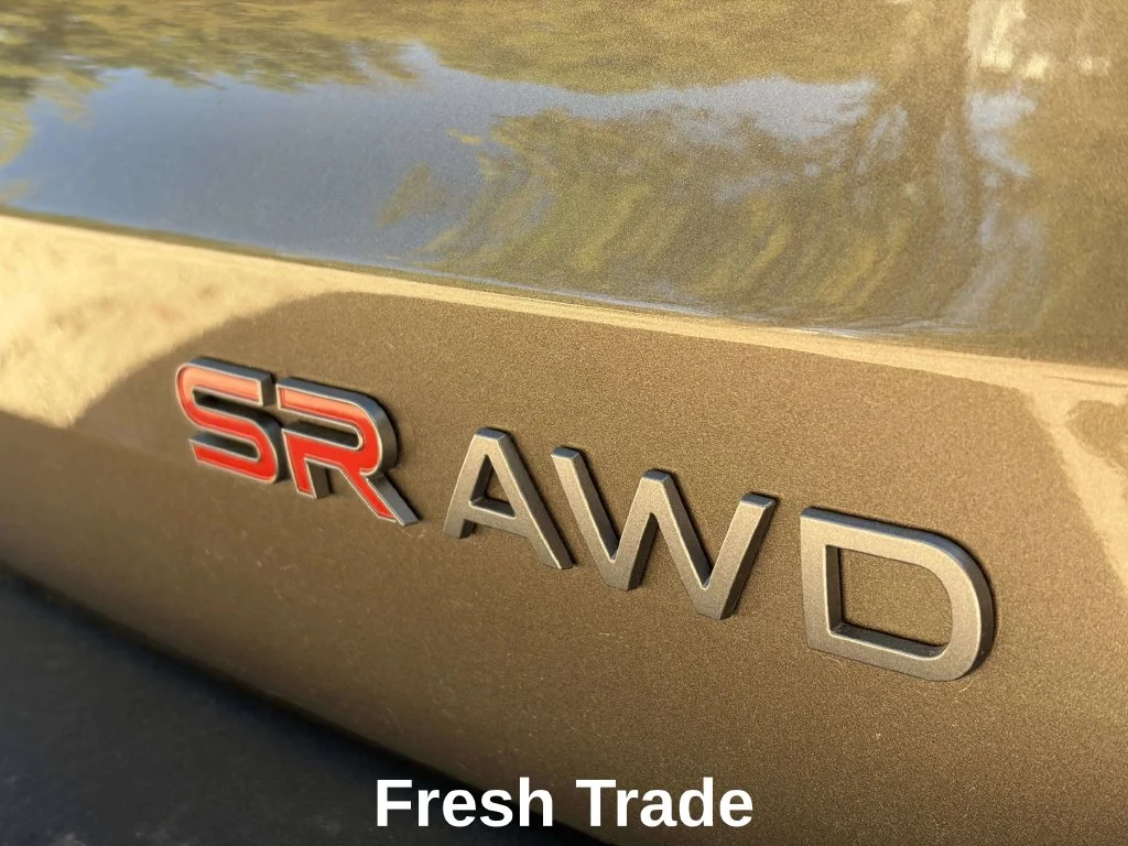Used 2025 Canyon Bronze Metallic Nissan SR image 7