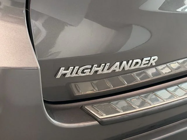Certified Used 2017 Gray Toyota XLE image 8