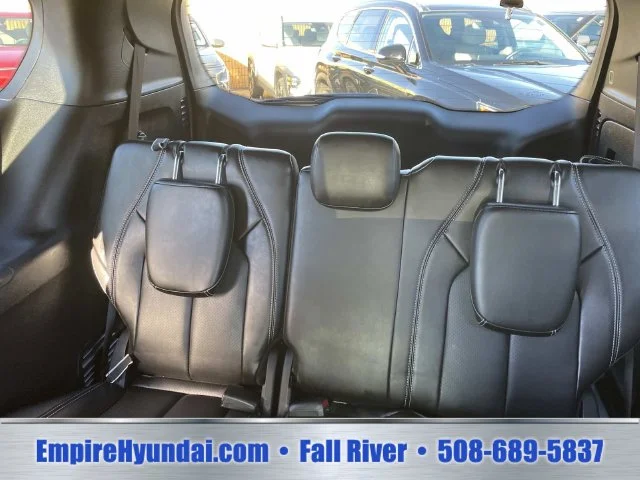 Used 2025 White Chrysler Select image 16