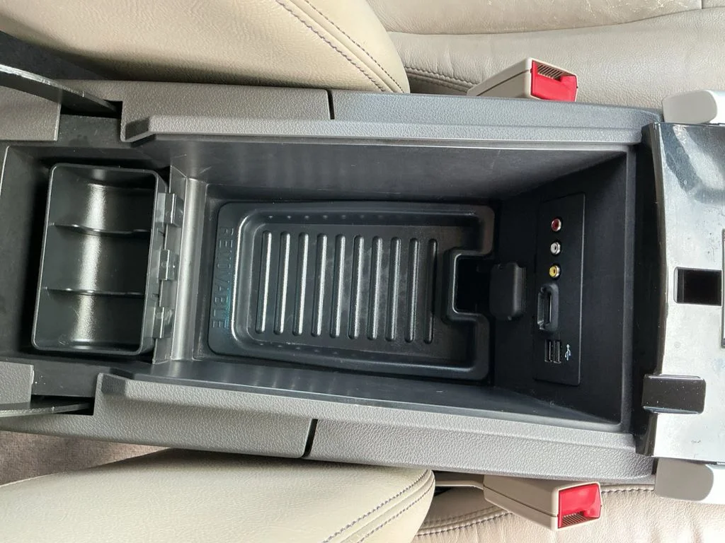 Used 2014 Black Ford Limited image 28