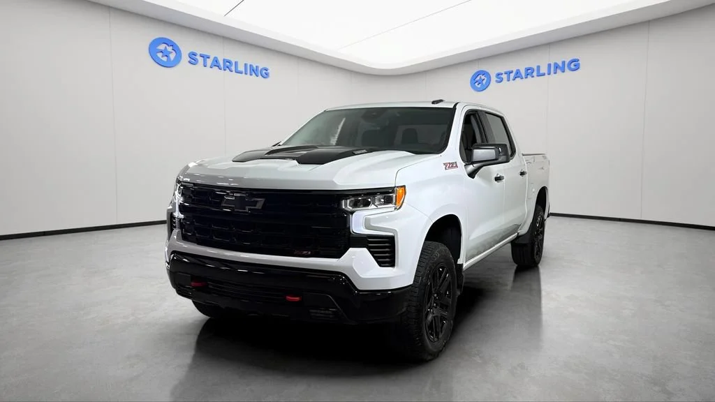 Used 2025 Summit White Chevrolet LT Trail Boss image 16