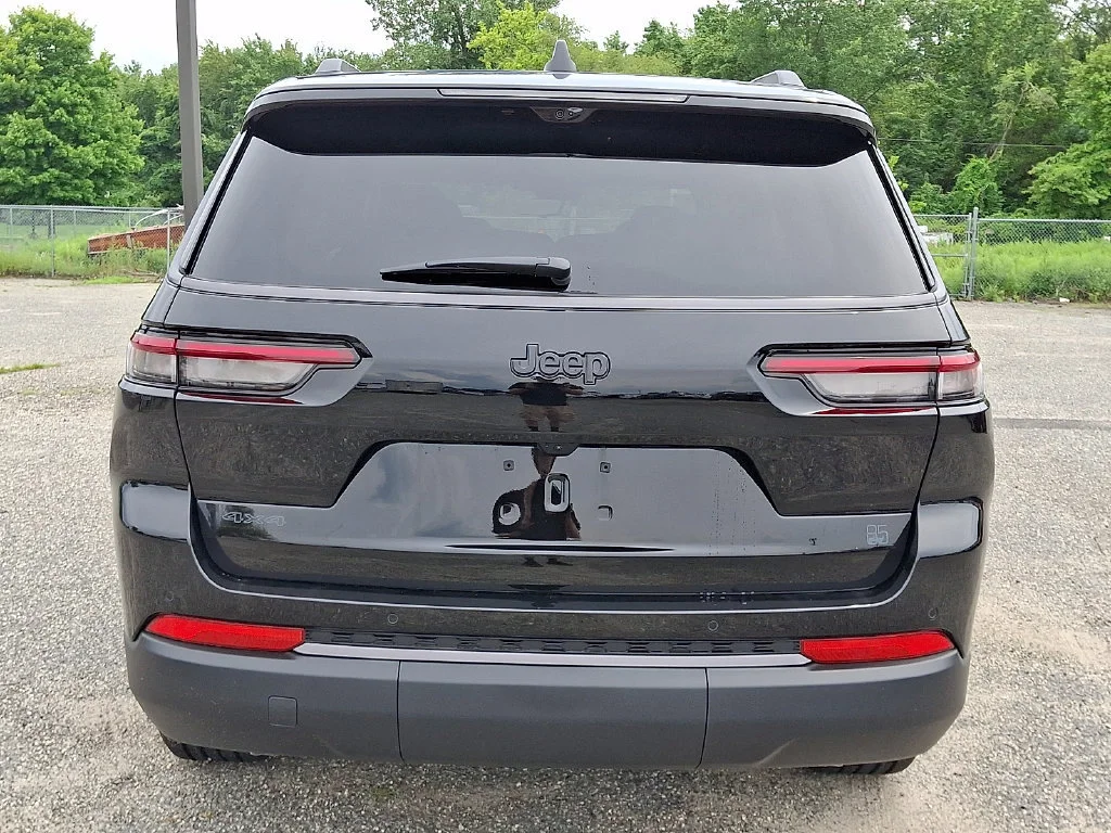 New 2026 Diamond Black Crystal Pearl-Coat Exterior Paint Jeep 85th Anniversary Edition image 7
