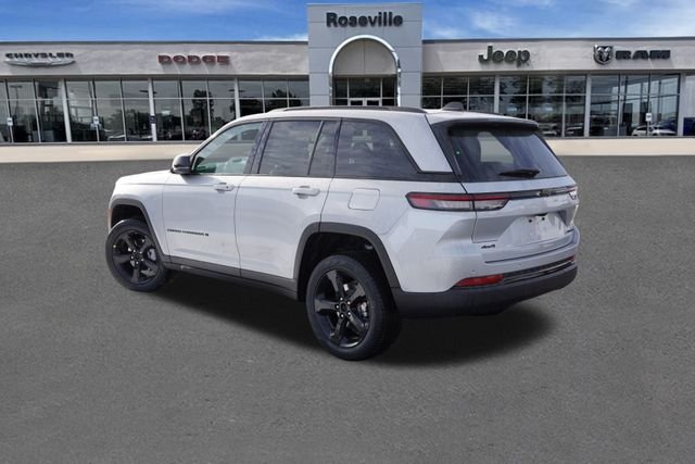 New 2025 Silver Zynith Exterior Paint Jeep Limited image 5