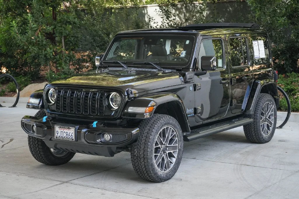 Used 2024 Black Jeep High Altitude 4xe image 3