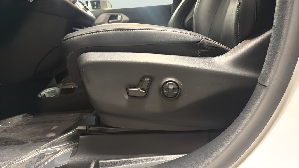 Used 2024 White Chrysler Select S Appearance image 15
