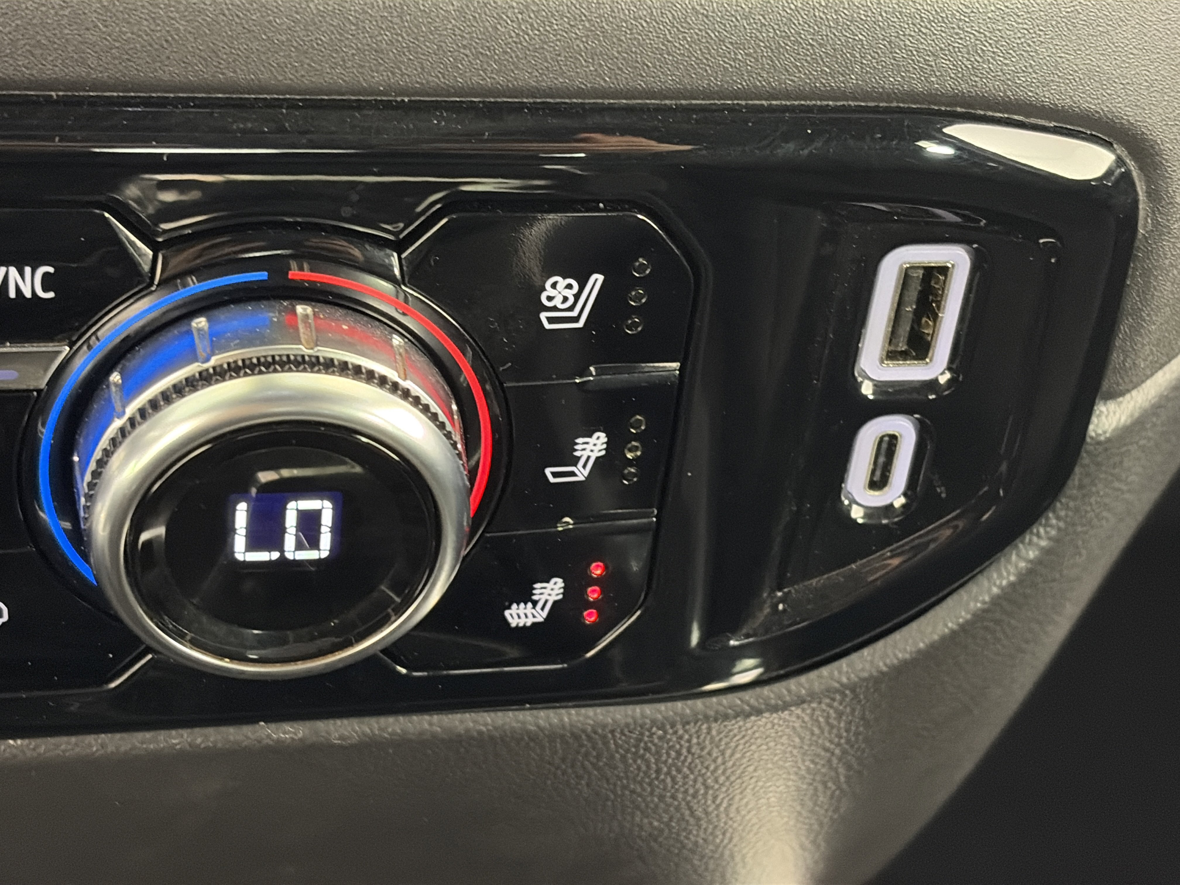 2024 GMC Sierra 1500 SLT - Photo 28