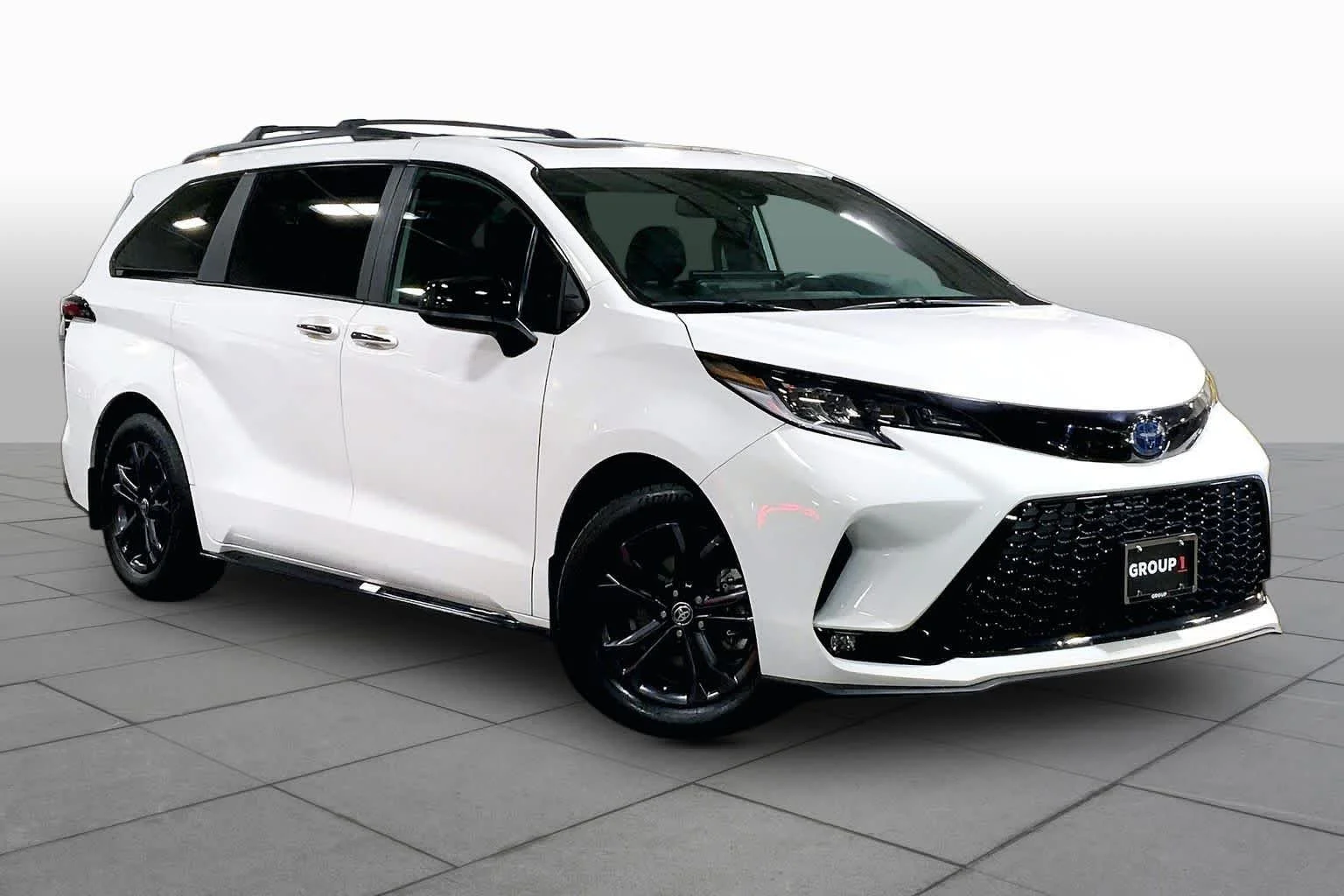 Used 2025 Ice Cap Toyota XSE image 3