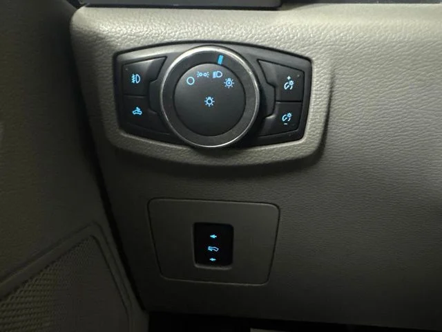 Used 2015 Ingot Silver Metallic Ford XLT image 19
