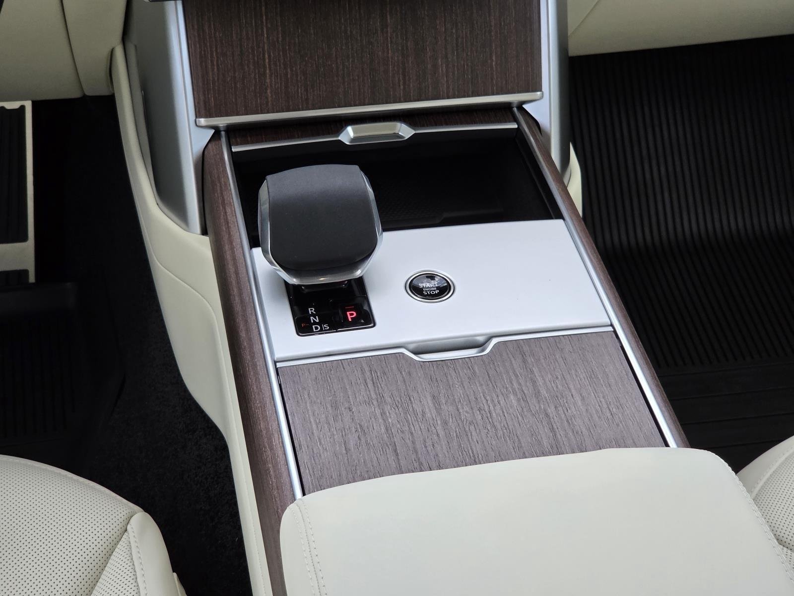 New 2026 Ostuni Pearl White LAND ROVER SE 7 Seats image 18