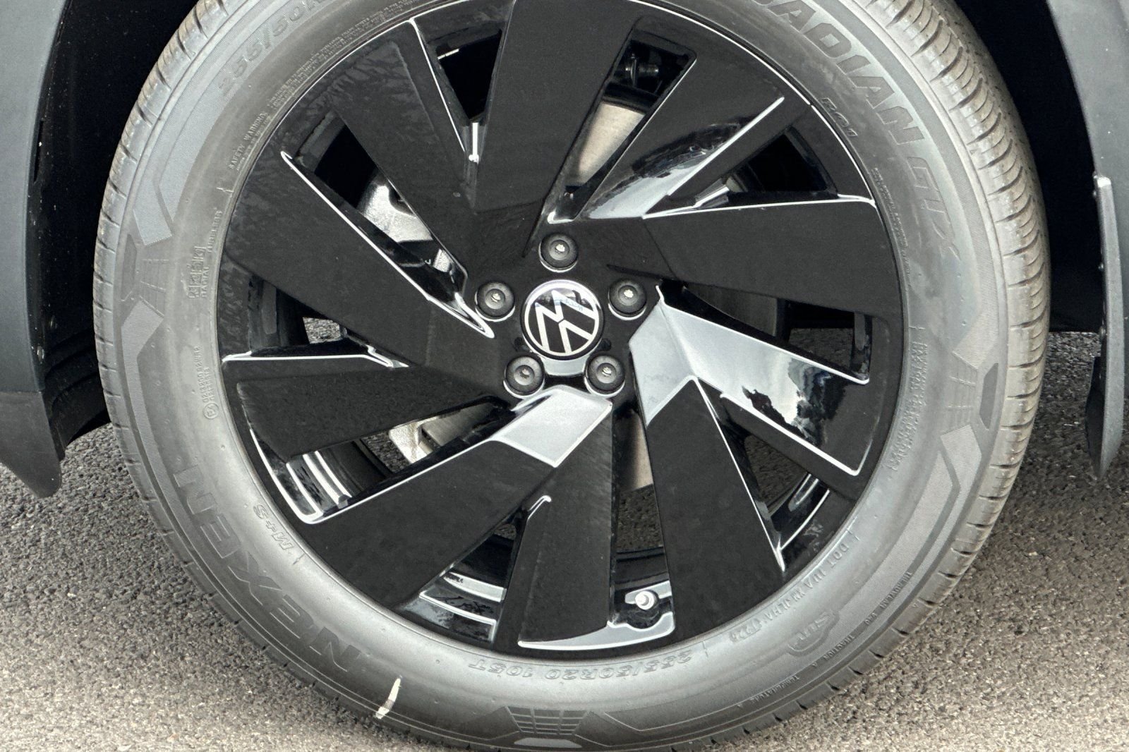 New 2026 White Volkswagen 2.0T SE w/Technology image 24