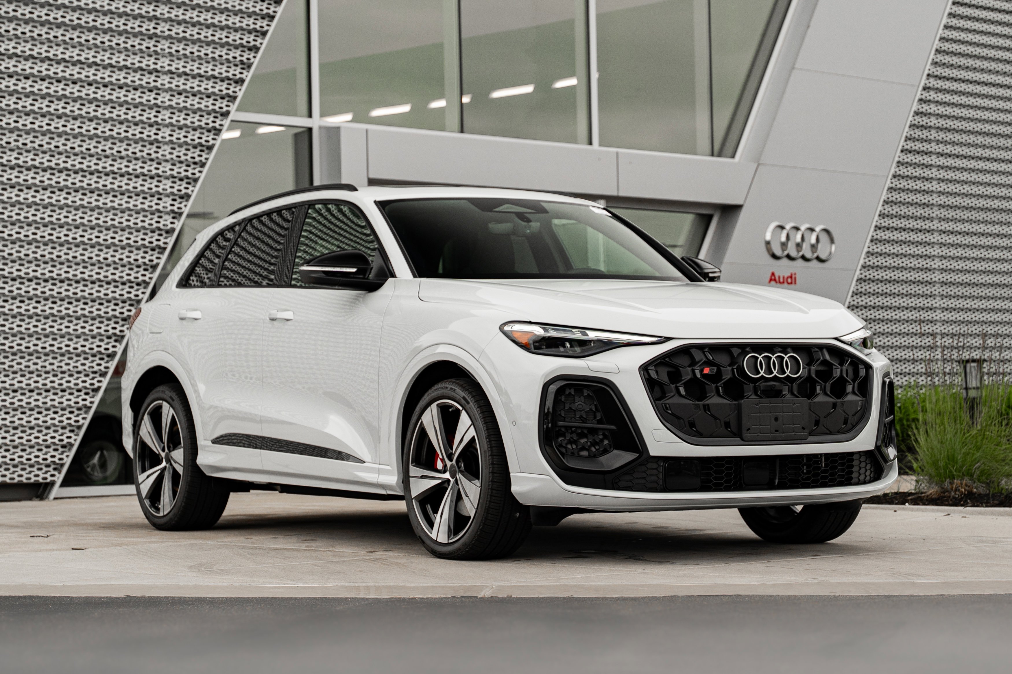 2026 Audi SQ5 Premium Plus quattro's photo