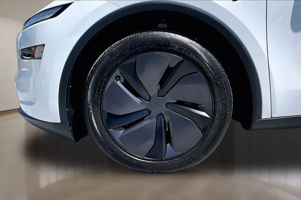 Used 2026 White Tesla Premium image 32