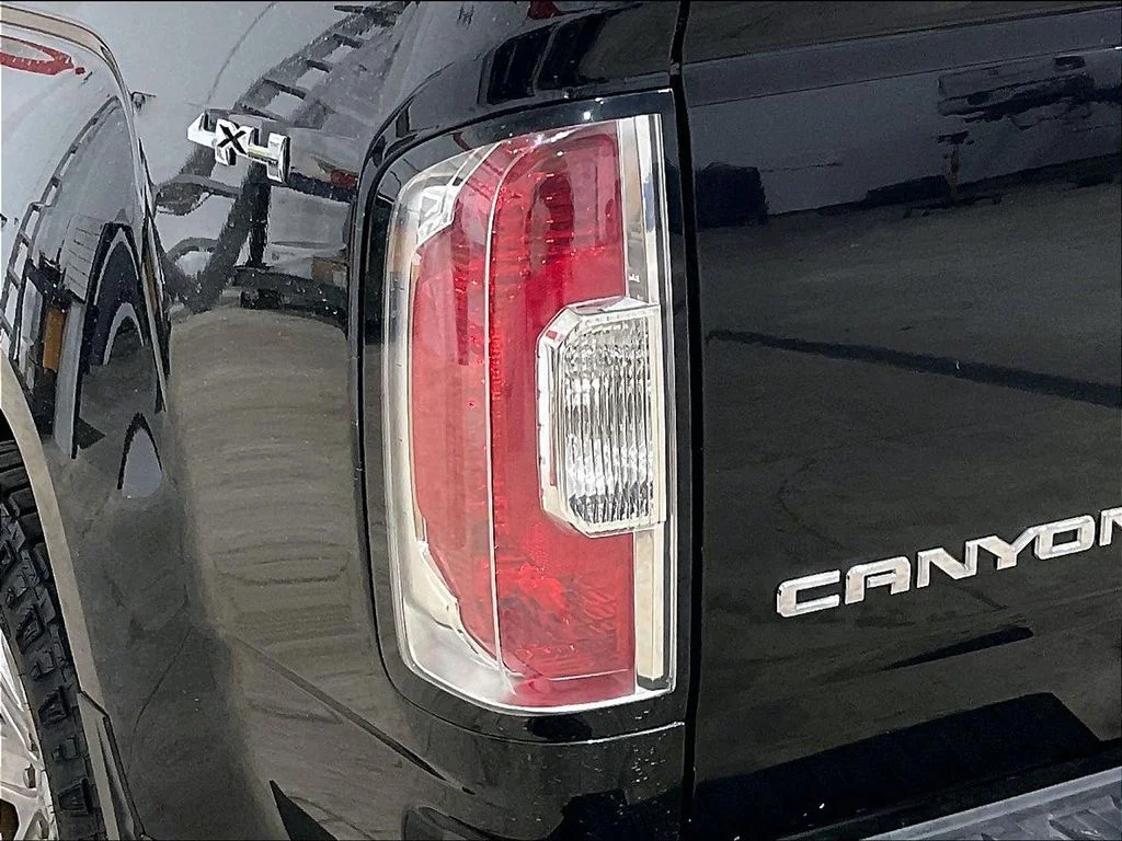 Used 2016 Black GMC SLT image 32