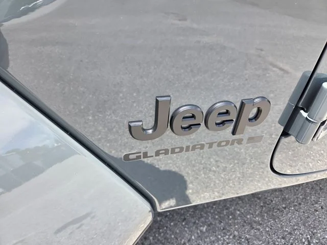 New 2026 Anvil Clear-Coat Exterior Paint Jeep Sport S image 4