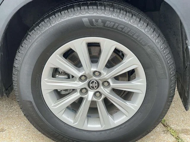 Used 2024 White Toyota XLE image 7