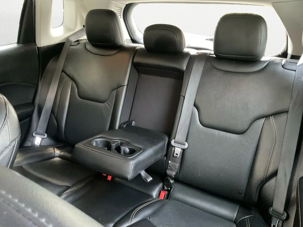 Used 2021 Silver Jeep Limited image 9