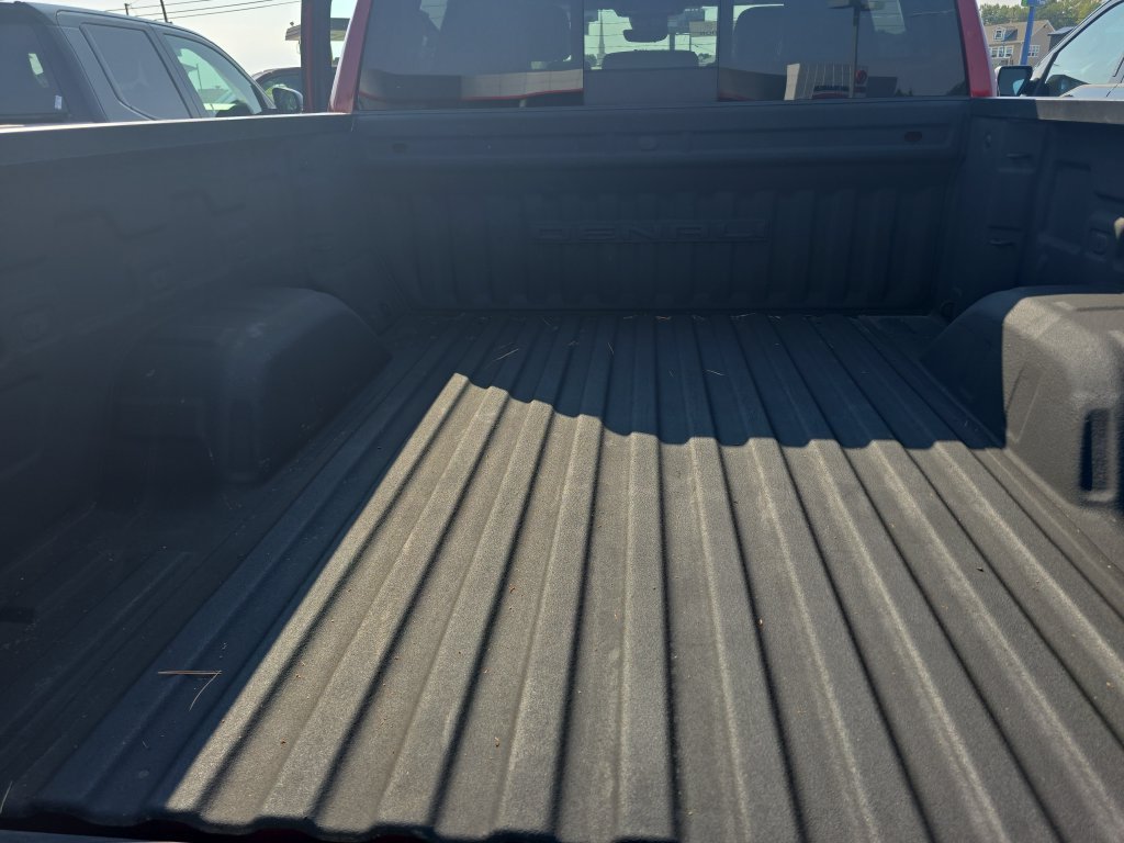 Used 2022 Red GMC Denali image 9