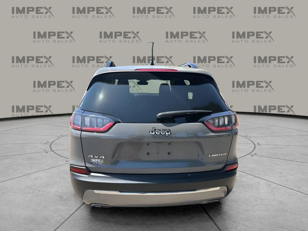 Used 2022 Gray Jeep Limited image 4