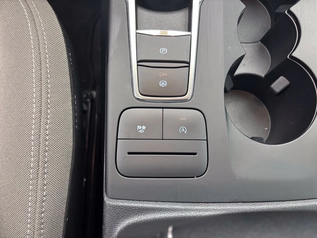 Used 2022 Gray Ford SE image 26