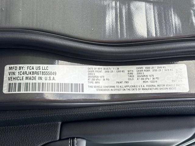 New 2026 Baltic Gray Metallic Clear-Coat Exterior Paint Jeep Limited image 30