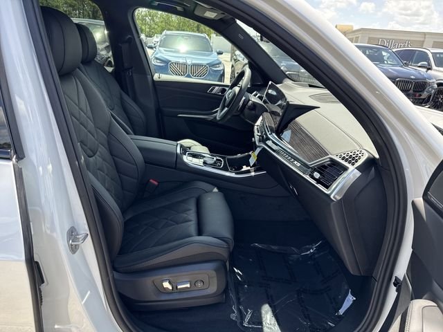 New 2026 Mineral White Metallic BMW sDrive40i image 9
