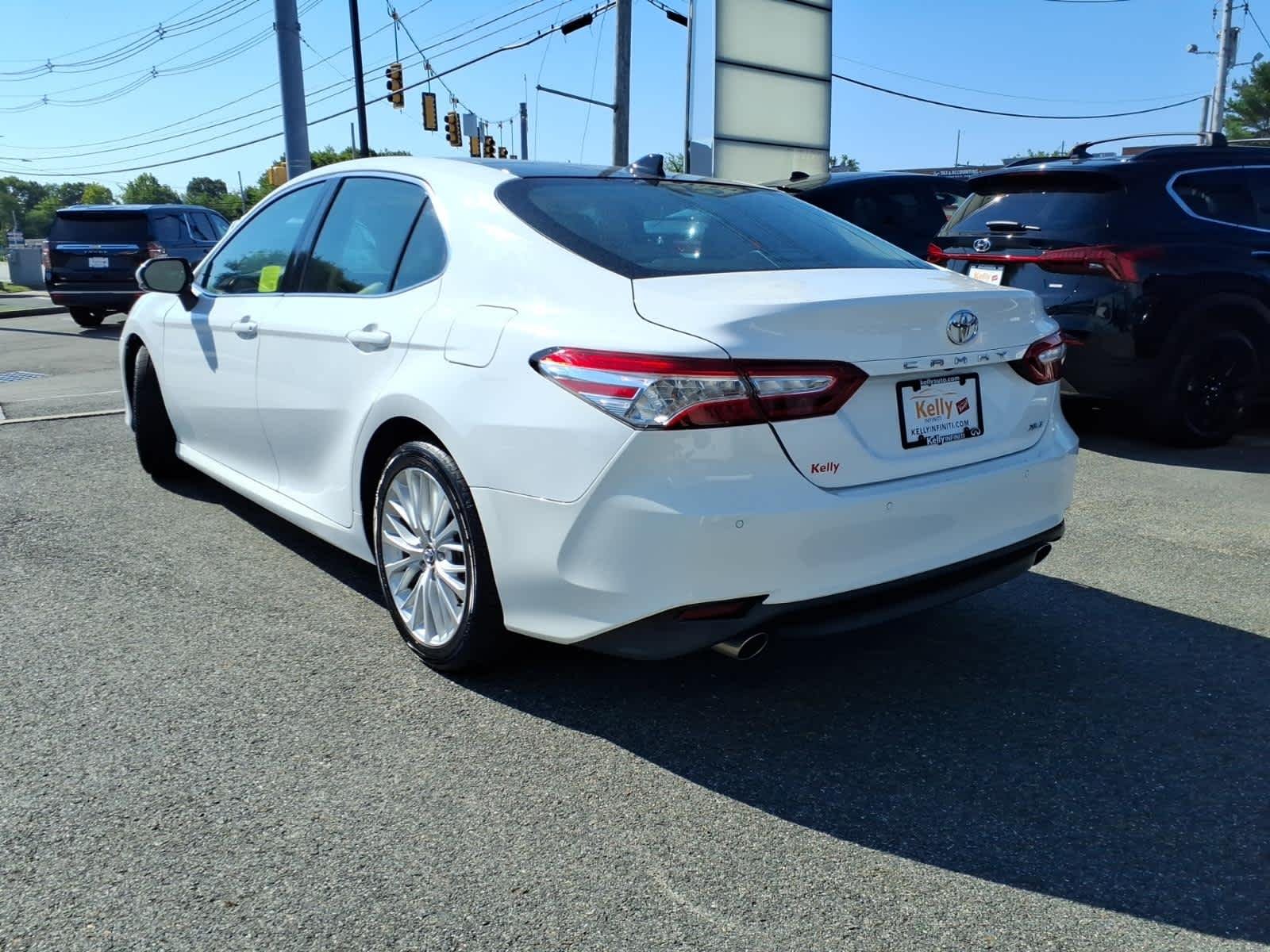 Used 2018 Super White Toyota XLE V6 image 7