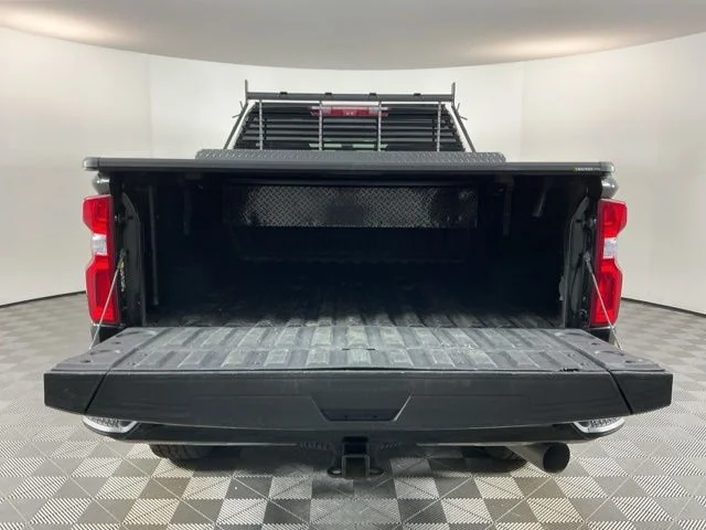 Used 2022 Black Chevrolet High Country image 7
