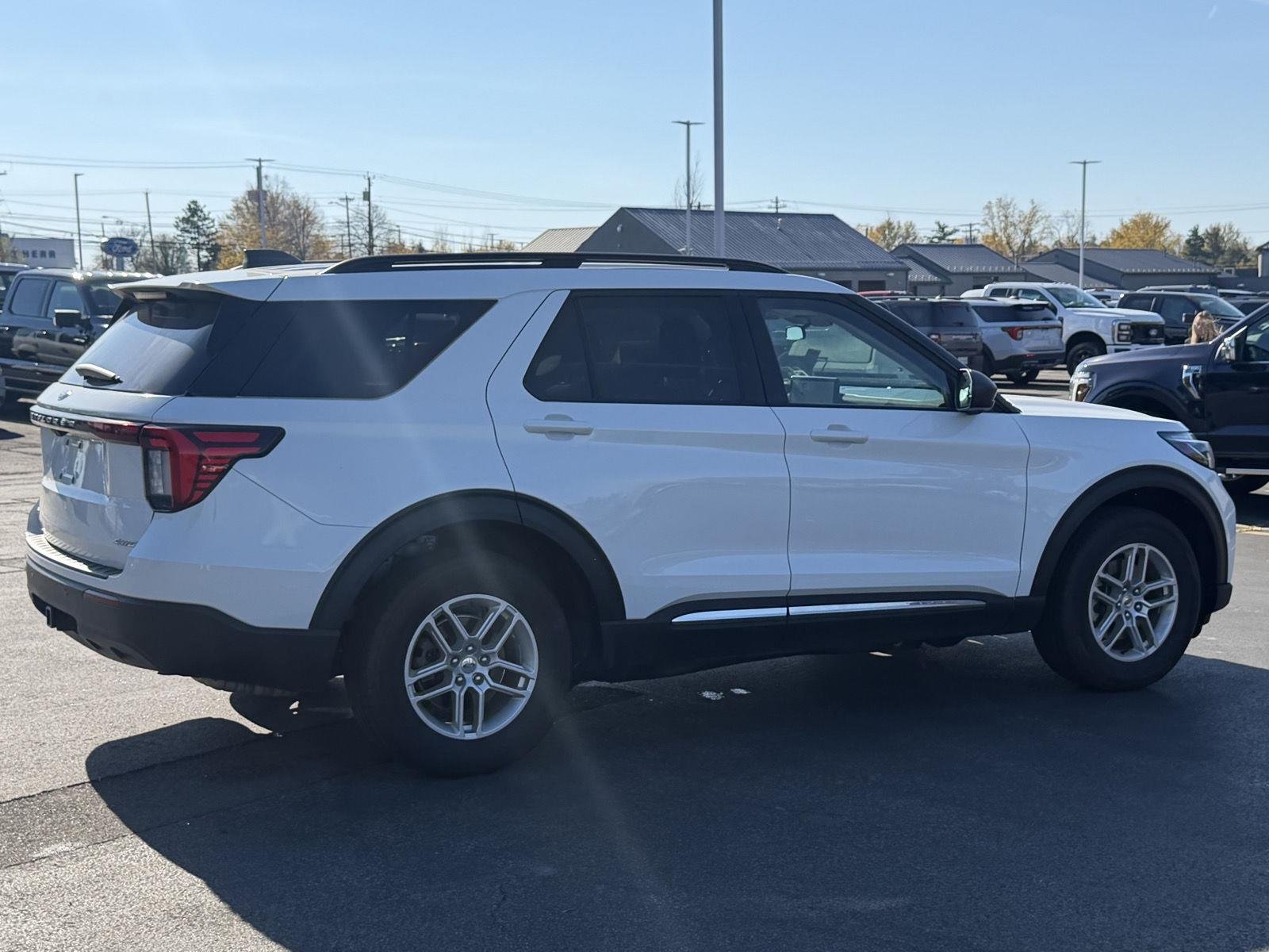 Used 2025 Star White Metallic Tri-Coat Ford Active image 5