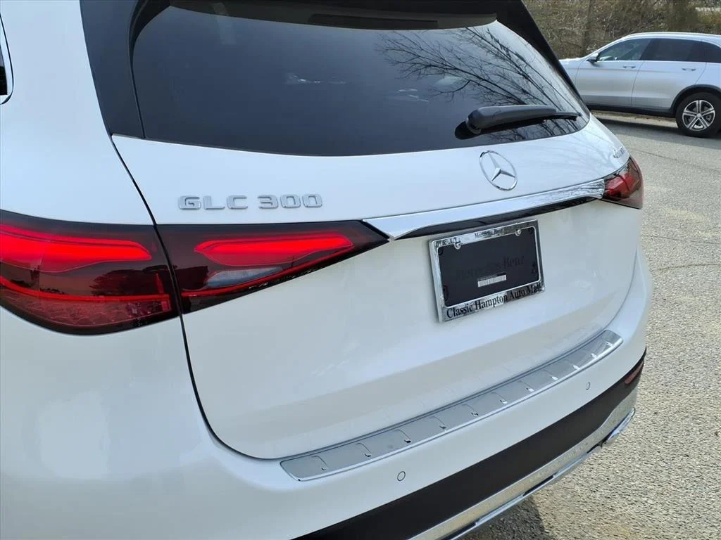 New 2026 WHITE Mercedes-Benz GLC 300 image 9