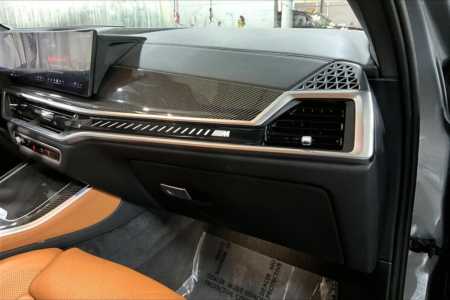Used 2025 Skyscraper Grey Metallic BMW M60i image 33