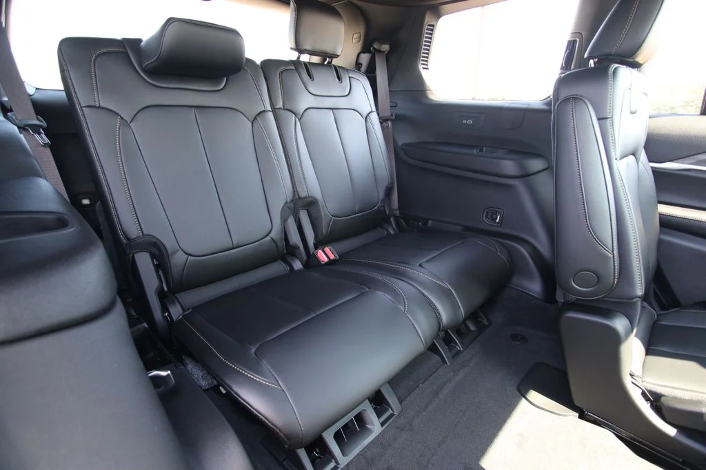 New 2026 Bright White Clear-Coat Exterior Paint Jeep Limited image 40