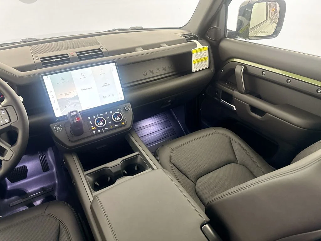 New 2026 Woolstone Green Land Rover X-Dynamic SE image 21