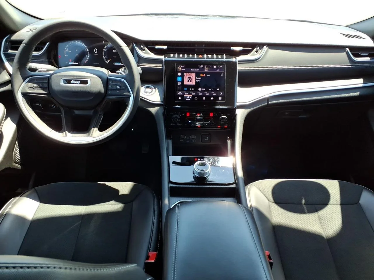 Used 2025 White Jeep Altitude image 20