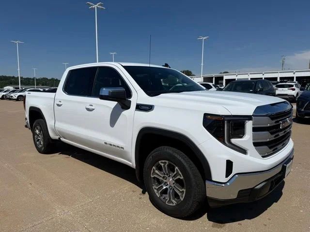 2026 GMC Sierra 4WD Crew Cab Short Box SLE's photo