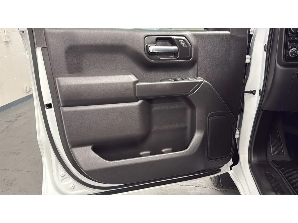 Used 2025 Summit White Chevrolet Custom image 17
