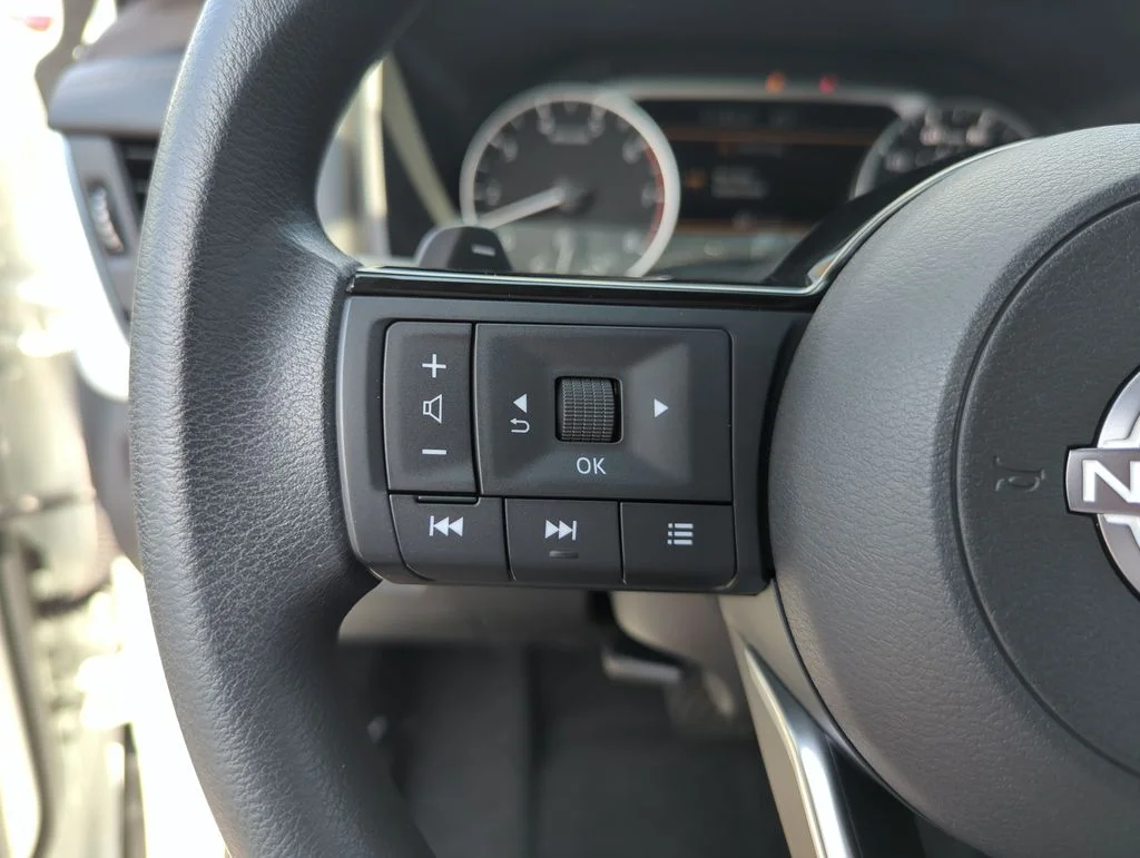 Used 2023 White Nissan SV image 43
