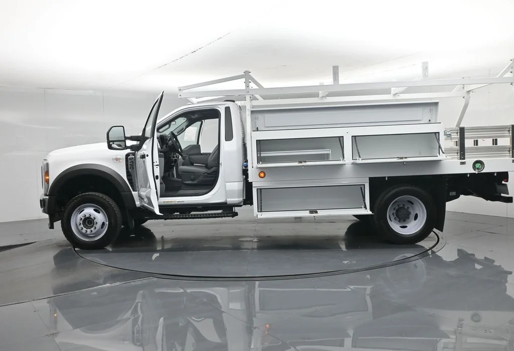New 2025 Oxford White Ford XL image 4