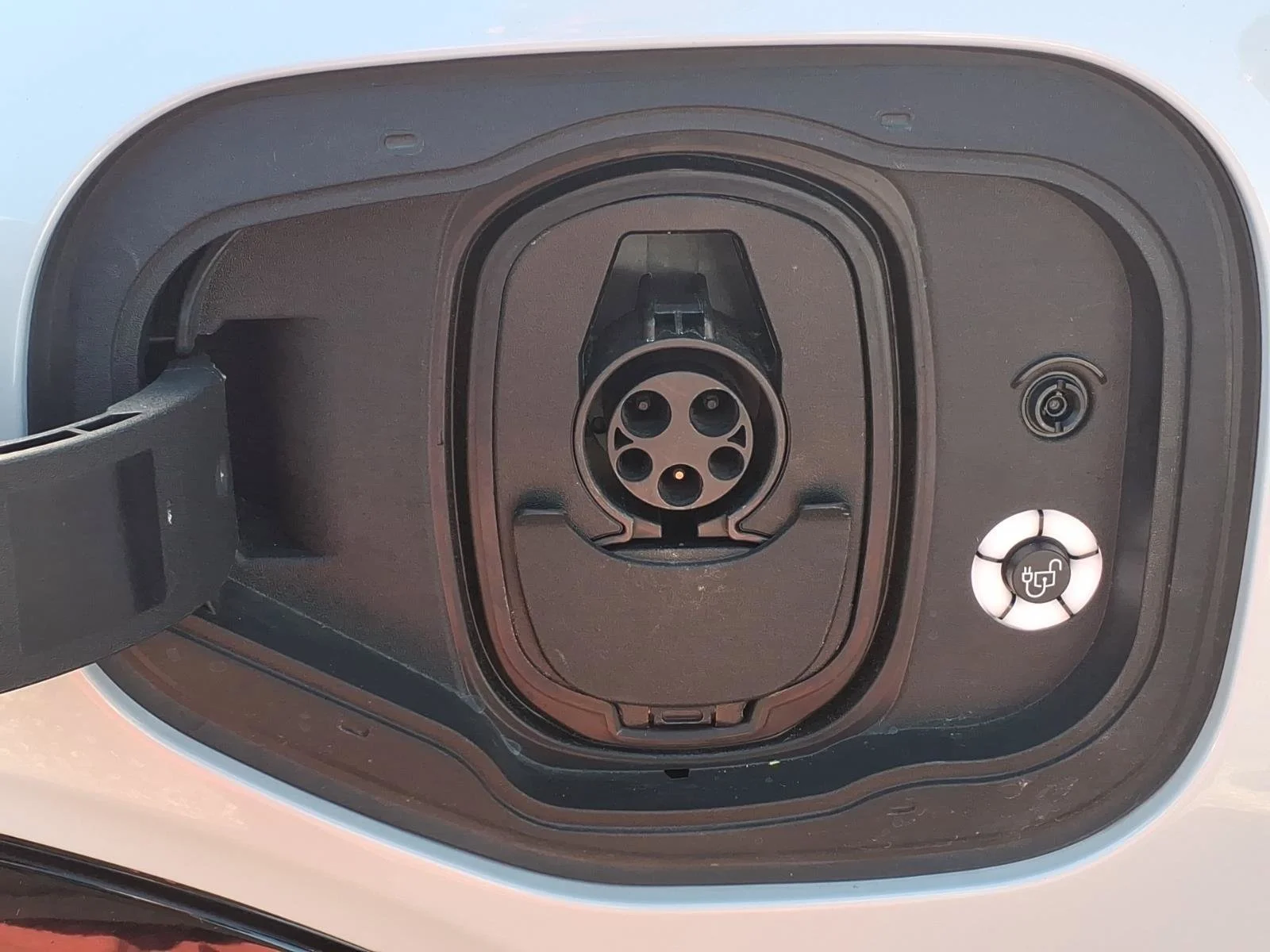 Used 2023 White Metallic Ford Premium image 21