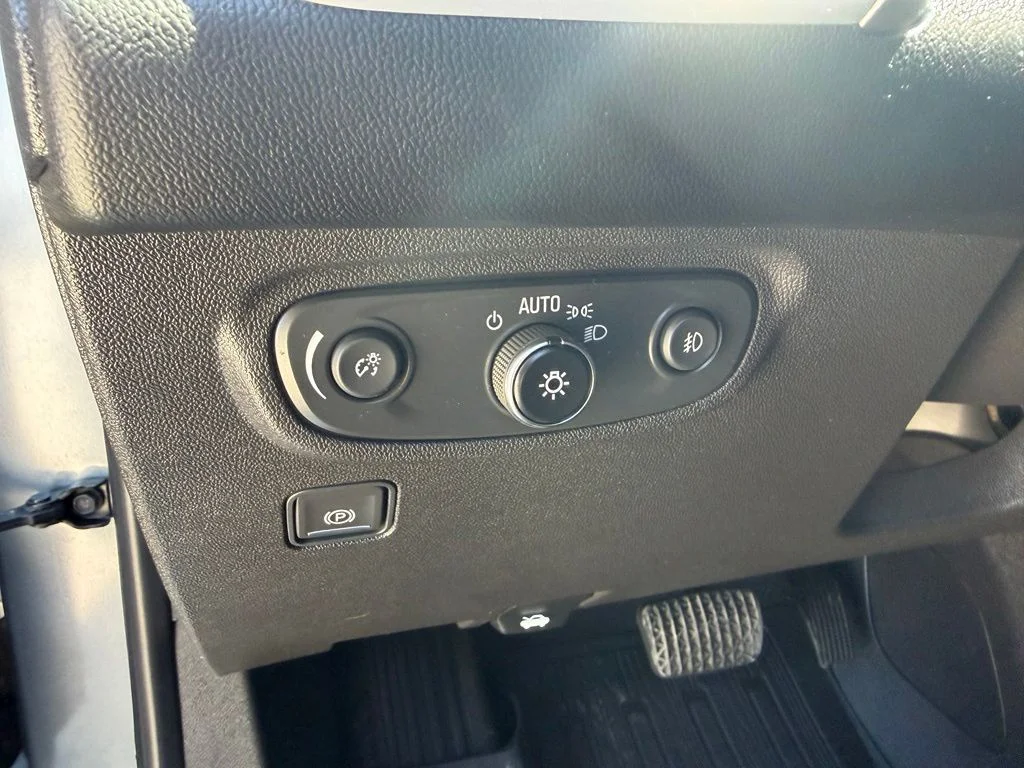 Used 2021 Gray GMC SLT image 15