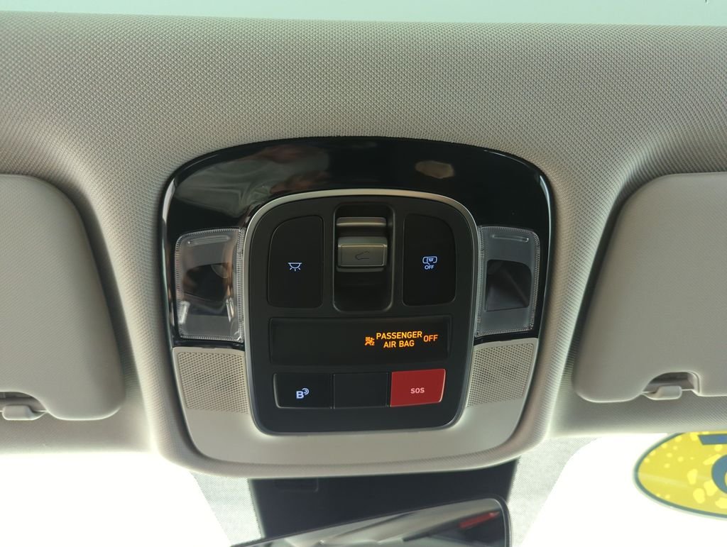 Used 2025 Gray Hyundai SEL Convenience image 26