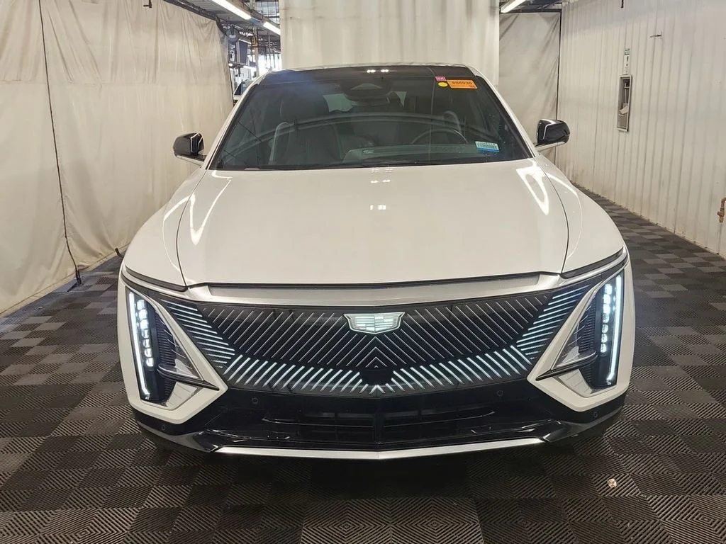 Used 2024 Cadillac LYRIQ Tech with VIN 1GYKPMRKXRZ112579 for sale in Miami, FL