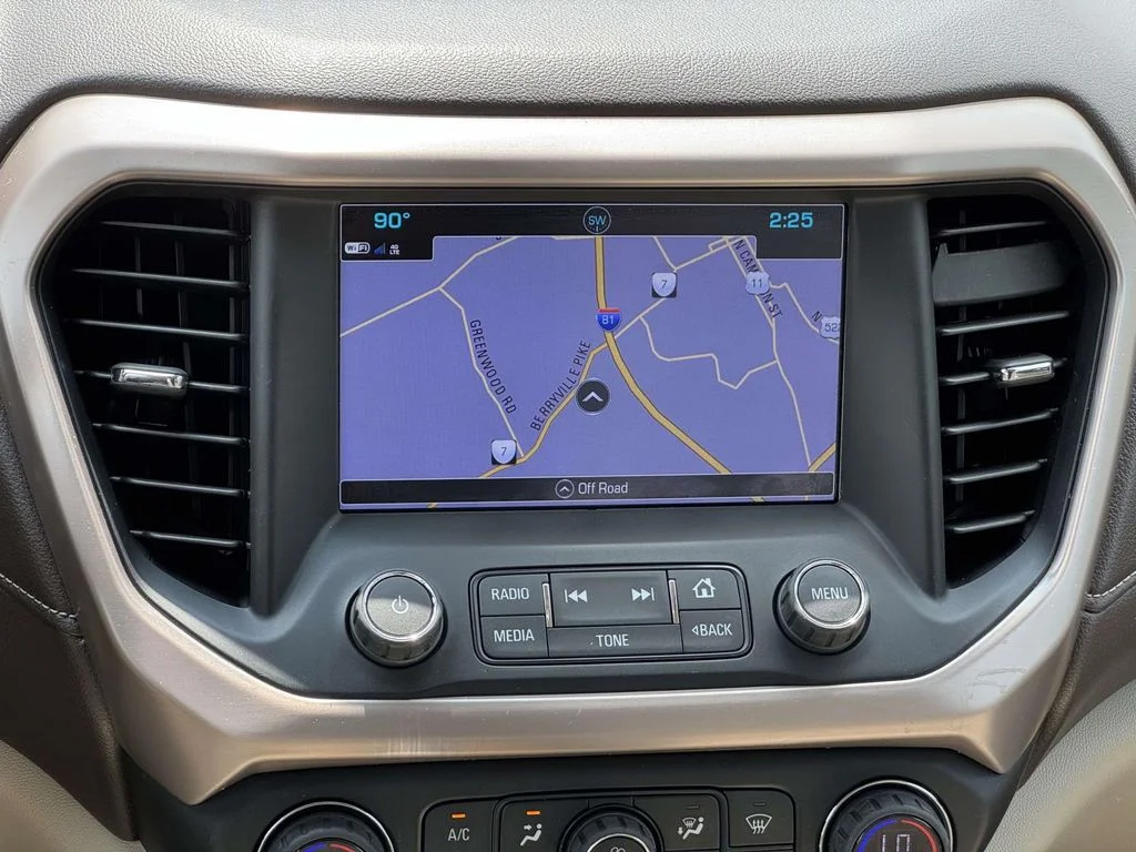 Used 2017 White GMC Denali image 3