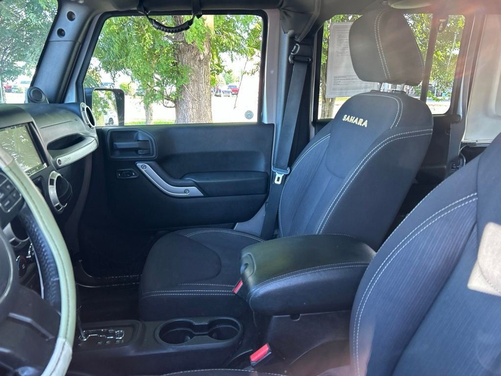 Used 2014 Gray Jeep Unlimited Sahara image 10