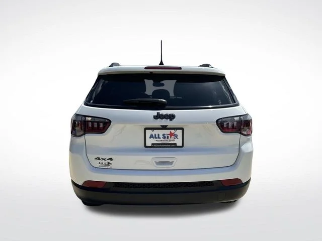 New 2026 White Jeep Latitude image 7